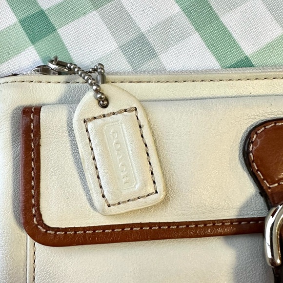 Coach Bone White/Tan Trim Leather Wristlet Clutch Vintage Small 1922 - Picture 2 of 4